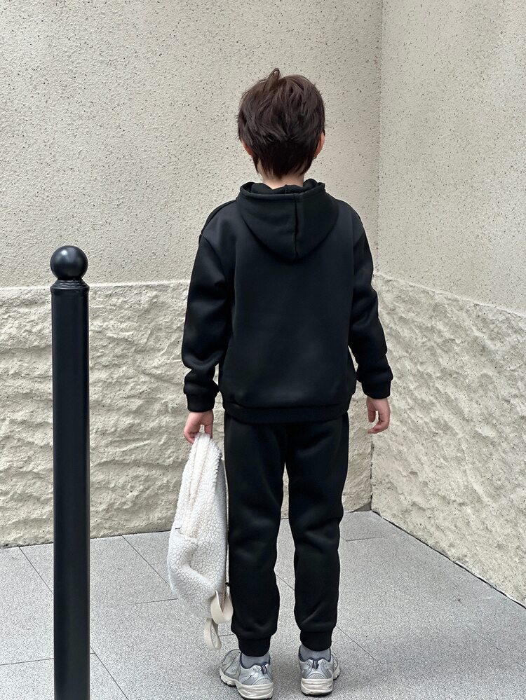 SHEIN Mirajuku Boys 2pcs Embossed New York Hoodie And Joggers Set, Casual Kids Knit Tracksuit Outfits Sporty Sweatsuit Pack For Autumn Winter School Wear - Black - View 2