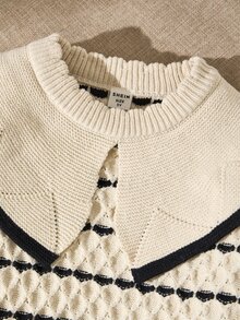 SHEIN Vintaside Kids 少女套头衫，秋冬时尚新品。奶油色、杏色和黑色条纹针织面料，柔软甜美。宽领口设计展现活泼气息，充满感觉。袖口精致华丽。适合秋冬穿着。面料质感强，柔软亲肤，轻盈舒适，温暖舒适，给小女孩带来更多舒适感。适合各种场合，展现好学女孩的优质风范，适合居家休闲、校园聚会、节日和派对。 - 米色 - 查看 4