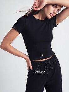 SHAPORA 女士休闲纯色简约短袖T恤和裤子套装 - 黑色 - 查看 1