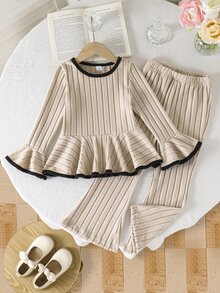 SHEIN 韓系女童針織條紋毛絨保暖軟綿修身套裝，簡約休閒且精緻，荷葉袖上衣搭配喇叭褲，溫柔俏皮，適合日常穿著、外出與聚會 - 黑與白 - 查看 4