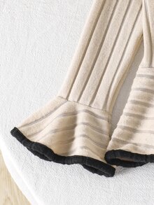 SHEIN 韓系女童針織條紋毛絨保暖軟綿修身套裝，簡約休閒且精緻，荷葉袖上衣搭配喇叭褲，溫柔俏皮，適合日常穿著、外出與聚會 - 黑與白 - 查看 6