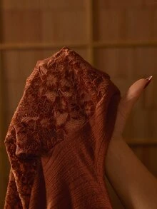 MOTF STUDIO 女款對比色透視蕾絲長袖圓領修身T恤 - 棕色 - 查看 9