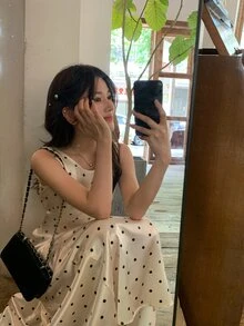 DAZY Gaun Satin Gaya Korea Tanpa Lengan dengan Tali Bahu Tipis dan Motif Polkadot untuk Wanita - Aprikot - View 4
