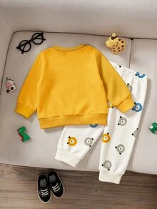 2件組嬰兒男寶寶亮暖黃休閒套裝，上衣附柔軟可愛熊圖案印花，寬鬆舒適風格，搭配休閒長褲附卡通圖案印花，活力可愛風格，適合男寶寶日常外出、居家玩耍，百搭男童運動衫套裝 - 黃色 - 查看 2