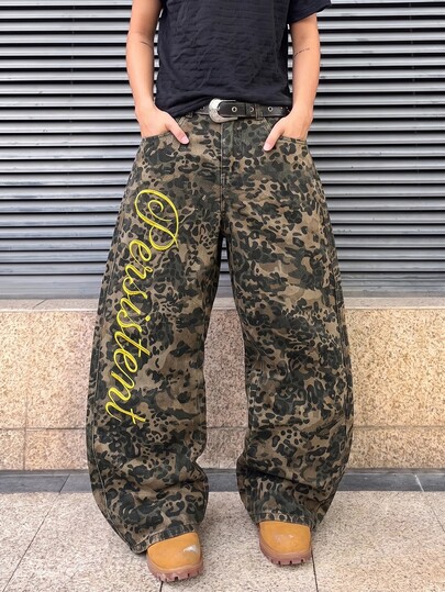 Street Life Vaqueros de hombre con estampado de camuflaje y leopardo, patchwork, corte holgado, estilo Y2K, pantalones de mezclilla de pierna ancha y recta, bordado lateral de flores amarillas y letras, estilo hip hop de alta calle, pantalones de camuflaje, pantalones cargo casuales holgados para skate y streetwear