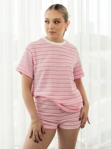 Ximena Robles Ximena Robles Setelan Elegan Wanita: Kaos Lengan Pendek Bergaris Merah Muda Muda dengan Kerah Bulat dan Celana Pendek - Baby Pink - View 4