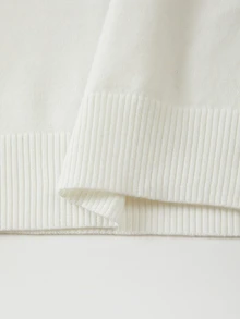 SHEIN Atasan Rajut Leher V Warna Putih Gading Terbaru, Trim Ruffle Bergelombang Hitam Kontras, Manset Ruffle Mengembang - Putih - View 7