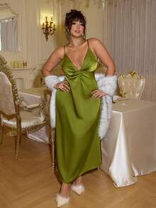 GalTyme Plus Size Elegant Sexy Solid Color Spaghetti Strap Dress - Green - View 4