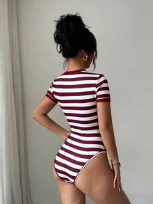 Elenzga 女款時尚藍白條紋圓領短袖夏季連身衣，適合夜出、性感休閒、校園、無底褲早午餐穿搭 - 酒紅色 - 查看 2