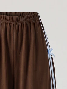 SHEIN 青少年女孩休閒可愛 Y2K 時尚運動街頭戶外圓領短袖蝴蝶結圖案印花鬆緊腰長褲返校套裝 - 棕色 - 查看 6