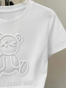 SHEIN 青少年女孩經典熊圖案圓領短袖休閒百搭T恤，舒適柔軟寬鬆版型圓領白色T恤，適合春/夏日常、居家、度假、節日、春季氛圍、夏季氛圍、春季與夏季、輕鬆舒適、時尚女孩套裝、休閒穿搭、兒童花卉圖案、新風格、悠閒自在、春季氛圍悠閒夏季假期 - 白色 - 查看 5