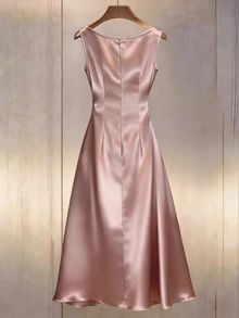 Franclia 女士优雅香槟色缎面连衣裙，腰部褶皱设计，光滑缎面面料，自然垂坠，珍珠纽扣腰部装饰，简约而不失精致，珍珠与缎面材质提升了基础款的优雅气质，适合春夏通勤、日常穿着、冬季、派对、海滩、约会、毕业典礼、商务场合、都市教师制服、圣诞/新年装扮、休闲长裙。 - 粉色 - 查看 3