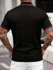 EGENSIO Camisa polo de hombre de punto jacquard unicolor con textura, cuello, puños acanalados, dos bolsillos y parche negro en el pecho - Negro - Ver 2