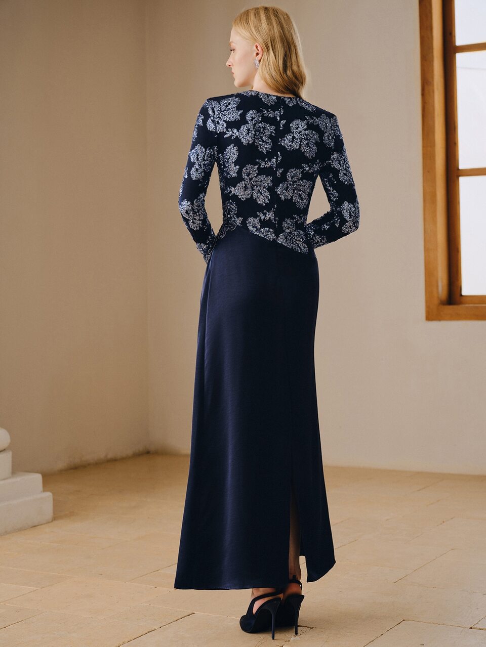 Fashionable Royal Blue Party Dress With Heavy Beaded Applique, Sequin Patchwork And Shimmering Fabric, Elegant And Sophisticated Women's Dress