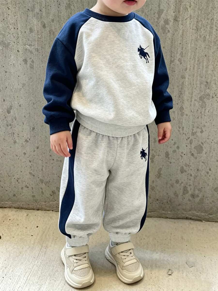 2件組小男孩時尚極簡學院風舒適圓領衛衣與運動長褲,極簡拼接小馬印花設計,適合假期聚會與派對,舒適自在,男孩春夏秋冬首選,街頭風休閒穿搭,適合返校聚會 - 彩色 - 查看 1
