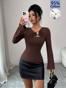 SHEIN Raffinéa تي شيرت بأكمام جرسية مع فتحة أمامية للخروج ليلاً، بني داكن، خريفي مثير - بني - مشاهدة 2