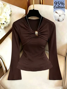 SHEIN Raffinéa تي شيرت بأكمام جرسية مع فتحة أمامية للخروج ليلاً، بني داكن، خريفي مثير - بني - مشاهدة 8