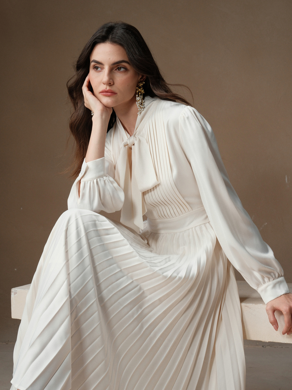 Anewsta Vestido elegante de mujer con cuello en forma de lazo y pliegues, apropiado para el atuendo de Año Nuevo de la mujer