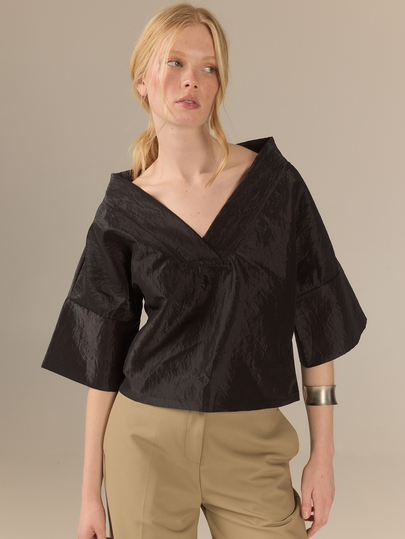 KÆRIA Hus Atasan Kimono Lengan Lebar dengan Leher Lebar - Taffeta Bertekstur - Hitam - Kasual Elegan, Santai, Pakaian Dasar yang Berkelas, Busana Kantor Musim Panas yang Elegan, Leher V