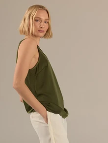 KÆRIA Hus Áo blouse sát nách xếp nếp lụa satin bóng màu xanh ô liu, phong cách thanh lịch nữ tính sang chảnh, phù hợp đi du lịch, nghỉ dưỡng và mặc hàng ngày - Màu xanh Ô liu - Xem 7