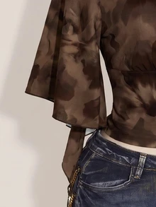 SHEIN ICON 大尺碼紮染花卉印花飄逸袖修身短版T恤 - 彩色 - 查看 8