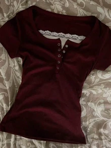 IslaSuriya 女士蕾丝边纽扣设计短袖T恤 - 酒紅色 - 查看 5