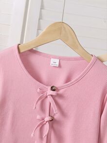 SHEIN 2件組 青少年女孩 春/秋/冬 休閒針織羅紋蝴蝶結裝飾開襟衫上衣與印花細肩帶簡約洋裝 度假風套裝 - 粉色 - 查看 3