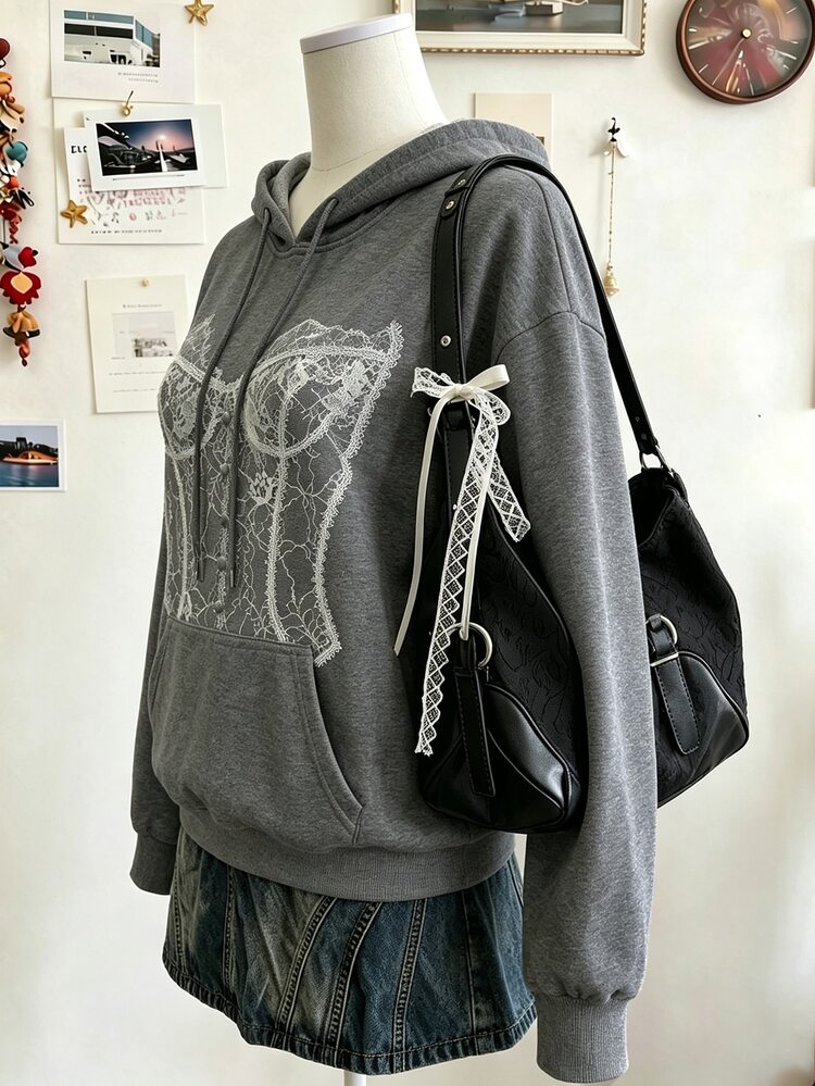 EMERY ROSE 大尺碼女款萬聖節之夜印花落肩運動衫，休閒 90 年代風格秋冬正式畢業季灰色秋季運動衫 - 深灰色 - 查看 4