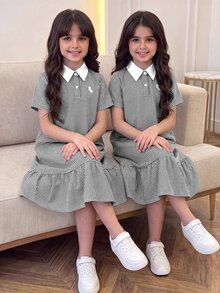 SHEIN Tween女孩休閒拼接配色POLO領修身寬鬆半開襟拼接A字裙擺荷葉邊飾精緻小Logo刺繡黑白格紋梭織洋裝返校季 - 黑與白 - 查看 6