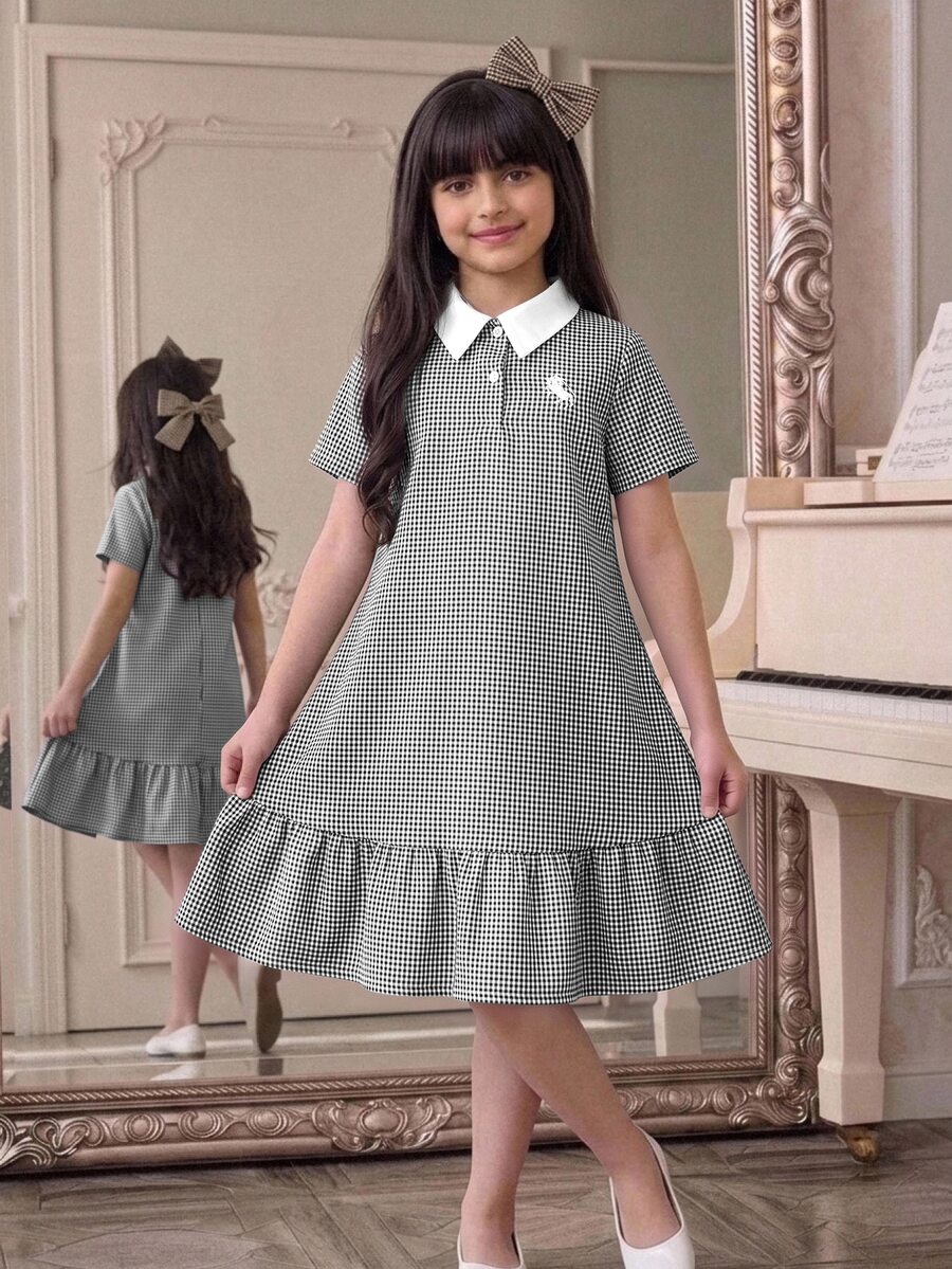 SHEIN Tween女孩休閒拼接配色POLO領修身寬鬆半開襟拼接A字裙擺荷葉邊飾精緻小Logo刺繡黑白格紋梭織洋裝返校季 - 黑與白 - 查看 1