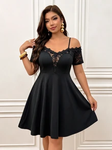 Femmeverse Plus Size Women Spring/Summer Fashion Elegant Off-Shoulder V-Neck Lace Trim Patchwork Short Sleeve Knit Blouse - Black - View 3