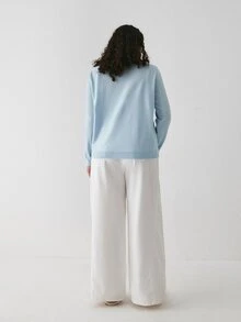 YARNWELL 大尺碼女款純色長袖單排扣休閒薄款開襟衫 - 淺藍色 - 查看 3