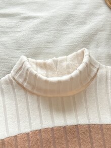 SHEIN Vintaside Kids 2件組 幼兒男童上衣+慢跑褲套裝 英倫風 白色/棕褐色/黑色拼色 羅紋針織 長袖高領 加厚 戶外 秋季 聖誕節假期 拼接設計 - 彩色 - 查看 3