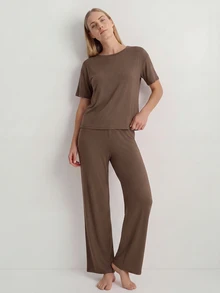 Ocili Studio 休闲女士舒适柔软短袖上衣和裤子睡衣套装，家居服假日季节服装 - 咖啡棕 - 查看 4