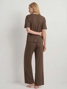 Ocili Studio 休闲女士舒适柔软短袖上衣和裤子睡衣套装，家居服假日季节服装 - 咖啡棕 - 查看 2
