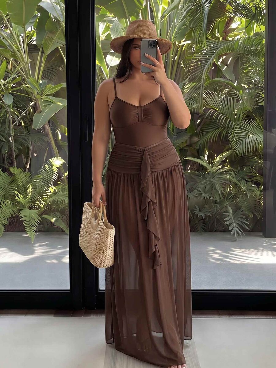 SHEIN Swim Setelan Baju Renang Satu Potong 2 Potong Ukuran Plus Musim Semi/Panas 2026 Warna Cokelat Tua, Leher Bulat Lebar, Tali Bahu yang Dapat Diatur, dan Rok Desain Jala Berumbai, Cocok untuk Pakaian Liburan Pantai Premium Wanita - Coklat - View 1