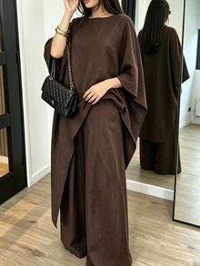 Modelyn Kemeja Panjang Longgar Lengan Kelelawar Warna Cokelat dengan Celana Panjang Lurus Berpinggang Elastis, Setelan 2 Potong Ukuran Plus yang Modis, Elegan, dan Cantik - Coklat - View 6