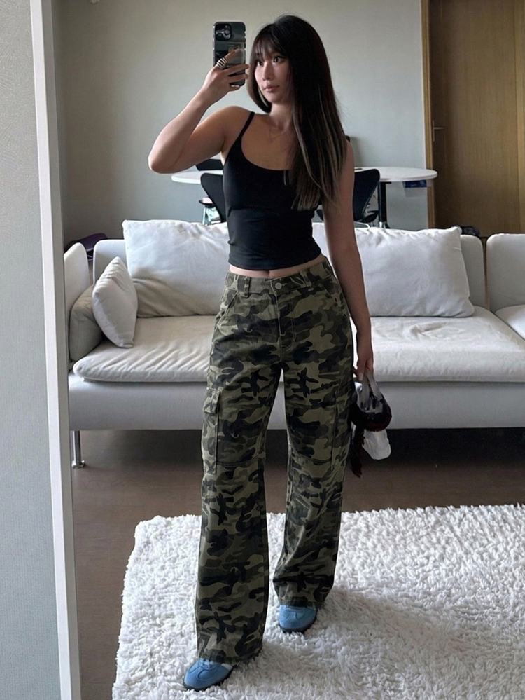 DAZY 美式復古迷彩工裝褲，寬鬆直筒多口袋水洗磨損休閒長褲女款牛仔褲 - 軍綠色 - 查看 2
