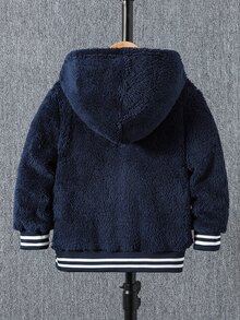 SHEIN Vacaura 男童休閒運動裝飾 A 字毛巾刺繡貼布雙面刷毛平織羅紋連帽加厚外套，A 字毛巾刺繡貼布設計增添時尚感，雙面刷毛材質舒適，適合男童冬季穿著，連帽加厚設計提供額外防寒保暖，適合戶外活動或日常穿著 - 寶藍色 - 查看 3