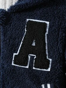 SHEIN Vacaura 男童休閒運動裝飾 A 字毛巾刺繡貼布雙面刷毛平織羅紋連帽加厚外套，A 字毛巾刺繡貼布設計增添時尚感，雙面刷毛材質舒適，適合男童冬季穿著，連帽加厚設計提供額外防寒保暖，適合戶外活動或日常穿著 - 寶藍色 - 查看 5