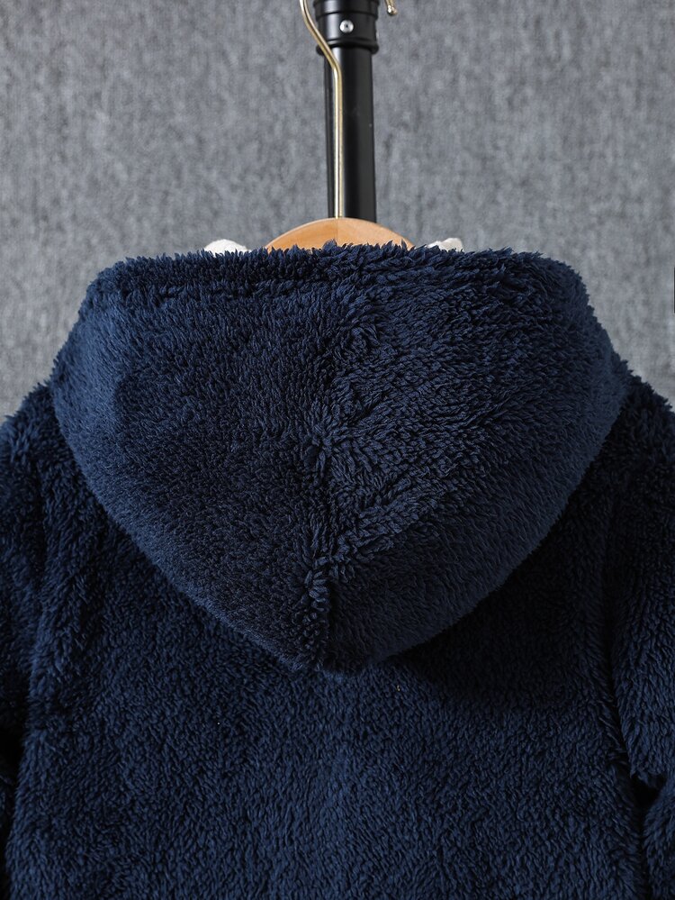 SHEIN Vacaura 男童休閒運動裝飾 A 字毛巾刺繡貼布雙面刷毛平織羅紋連帽加厚外套，A 字毛巾刺繡貼布設計增添時尚感，雙面刷毛材質舒適，適合男童冬季穿著，連帽加厚設計提供額外防寒保暖，適合戶外活動或日常穿著 - 寶藍色 - 查看 3