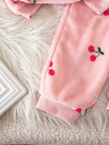 SHEIN طقم قطعتين من قميص بأكمام طويلة وبنطال طويل بطبعة الكرز الناعمة - وردي - مشاهدة 6
