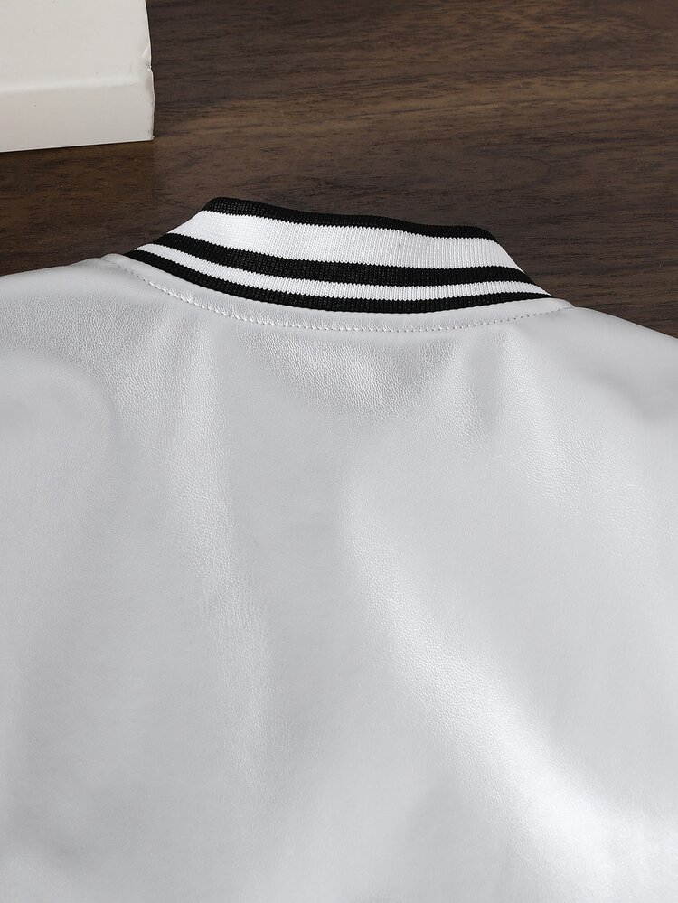 SHEIN Coolqubz جاكيت عصري للأولاد الصغار بياقة وأساور وحافة مضلعة. اللون اللامع يضيف لمسة شخصية فريدة وسحر للجاكيت. تصميم الياقة والأساور والحافة المضلعة يقدم أسلوب جاكيت كلاسيكي، مما يضيف إحساسًا بالأناقة إلى المظهر العام، مناسب للارتداء في فصلي الخريف والشتاء. - فضي - مشاهدة 8