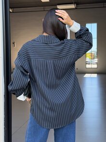 Yohana Edit Blus Wanita Kasual Longgar dengan Motif Garis-Garis Kontras dan Kancing Asimetris, Elegan, Cocok untuk Musim Semi dan Gugur - Navy Blue - View 2