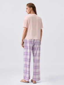 Loungeista Conjunto de ropa de estar en casa de 2 piezas para mujer: top de manga corta con cuello redondo y estampado lindo + pantalones rectos de cintura elástica a cuadros - Rosa - Ver 2