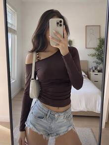 SHEIN MOD Camiseta de manga larga con cuello asimétrico de unicolor para mujer, guardarropa de otoño - Café integral - Ver 4