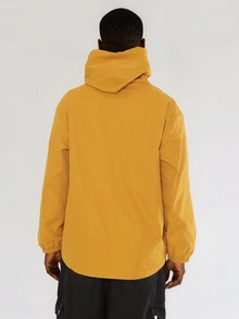 FORM&CHAOS Mantel Trench Pullover Luar Ruangan Pria Warna Kuning dengan Kantong Serbaguna - Kuning - View 2