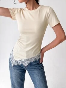 Firerie 女款極簡優雅休閒度假通勤修身T恤上衣，黑色短袖收腰不對稱下擺蕾絲飾邊，適合度假、海灘、假日穿搭 - 彩色 - 查看 7