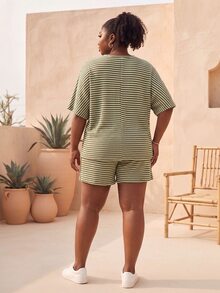CurvyTilda Plus Size 2pcs Set: Summer Vacation T-Shirt And Shorts, Summer Outfits Elegant - Army Green - View 2