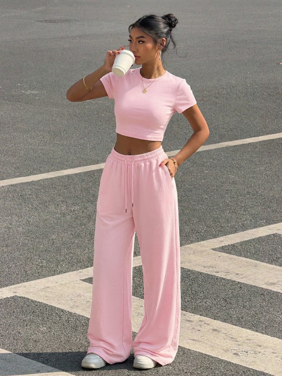 SHEIN EZwear 女士纯色圆领短袖露脐T恤和抽绳腰裤休闲套装,浅粉色阔腿裤,舒适两件套 - 淺粉色 - 查看 1